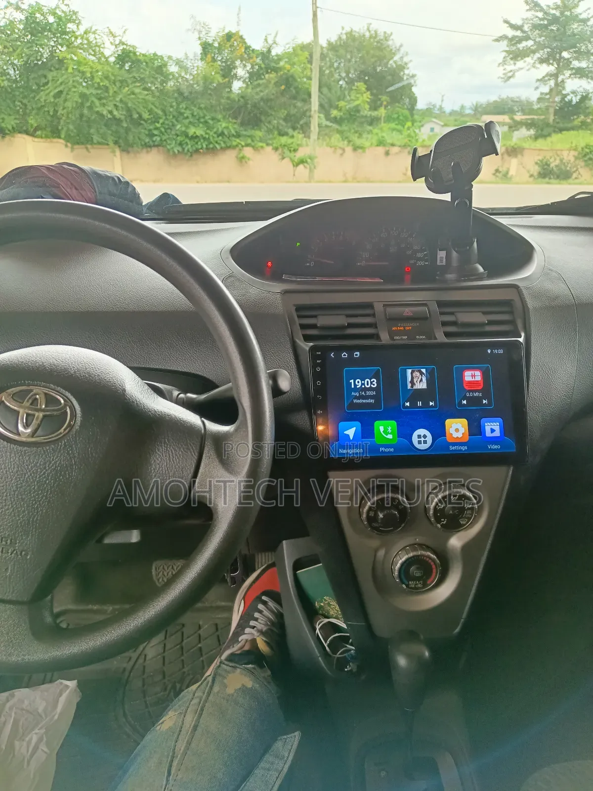 Carplay Toyota Yaris Android System 9 Inches With Navi