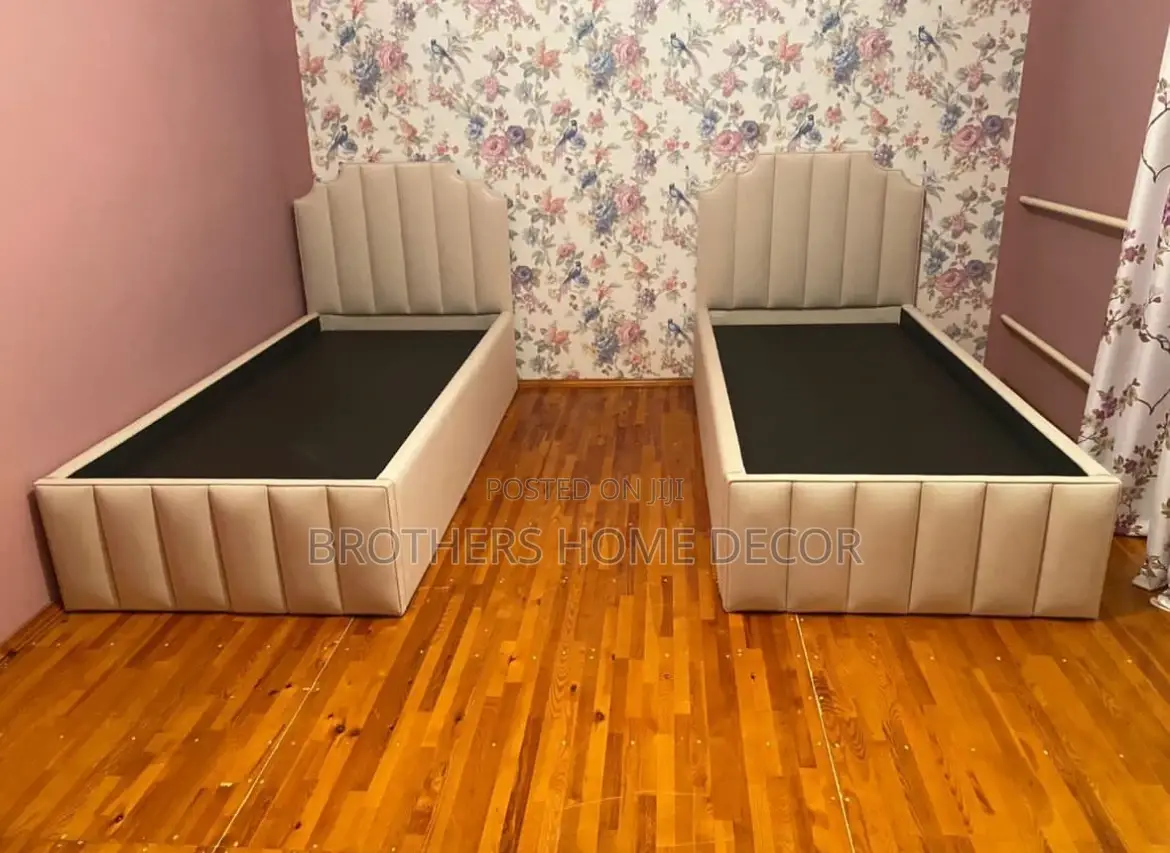 1 1/2 Bedframe