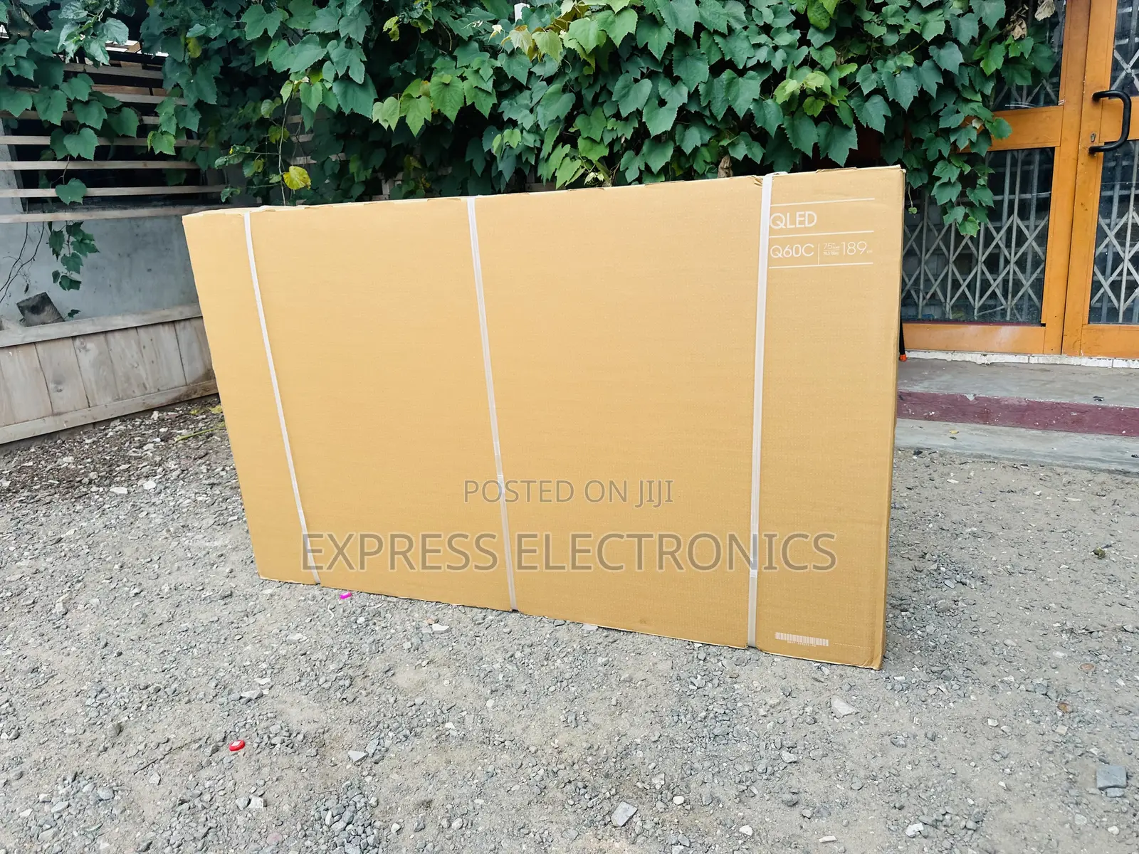Enjoy Crisp and Clear UHD Smart Samsung 75cu8000