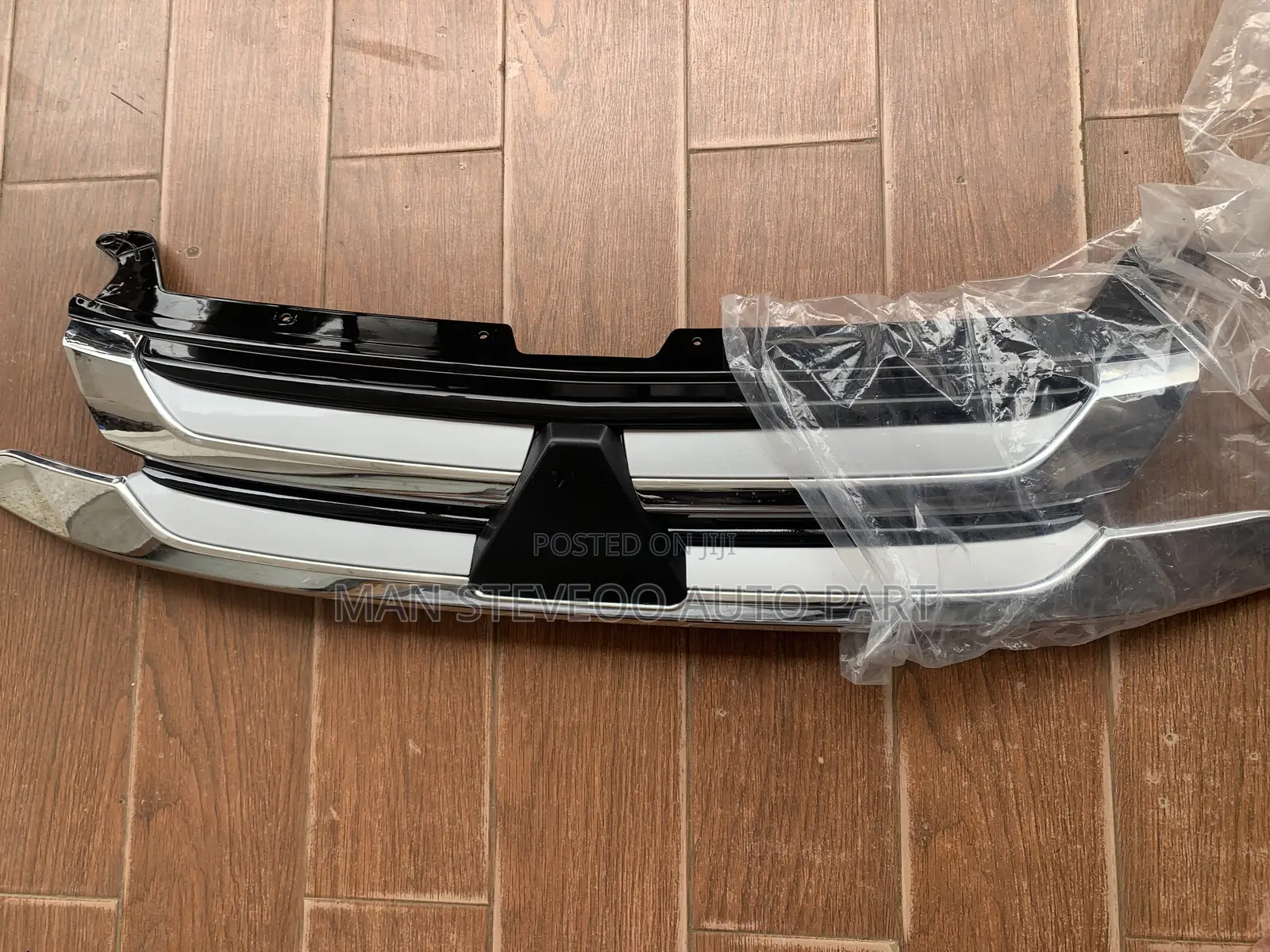 Mitsubishi Outlander Front Bumper Grill 2017