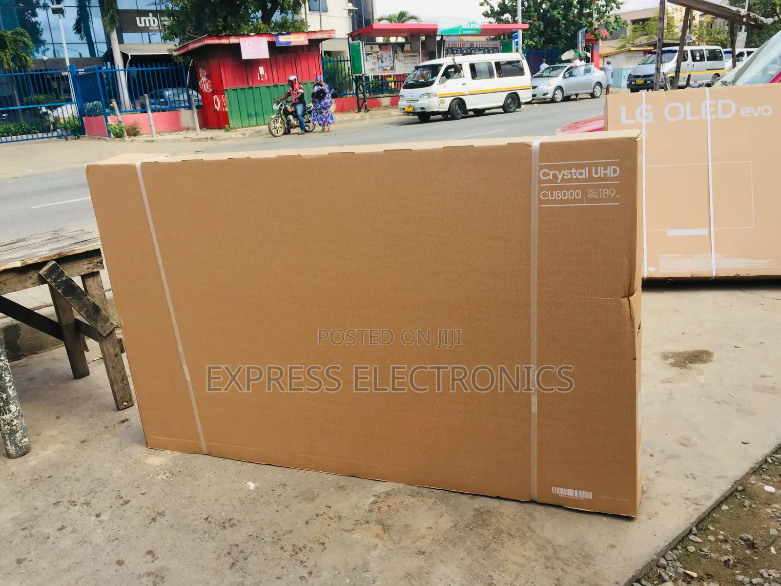 UHD Smart Glossy Samsung 75”Cu7000 Big Screen