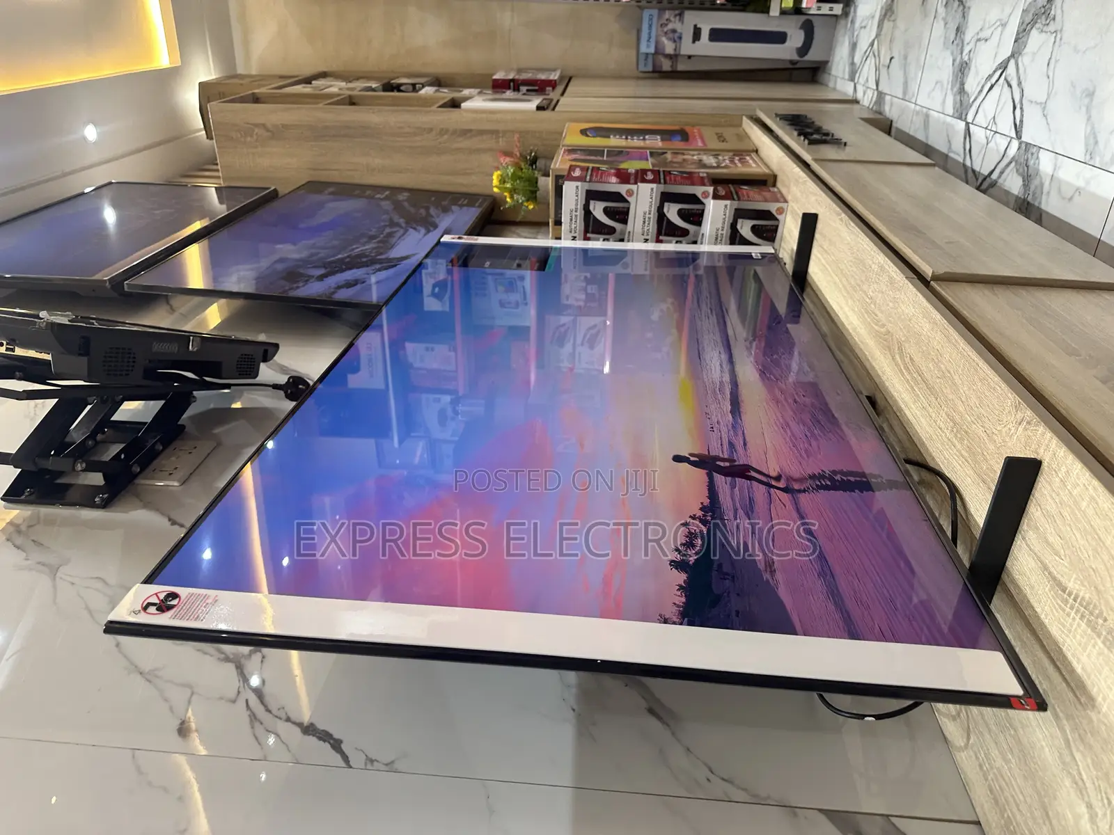 Epic Entertainment Smart Samsung UHD Smart 65”Cu8000