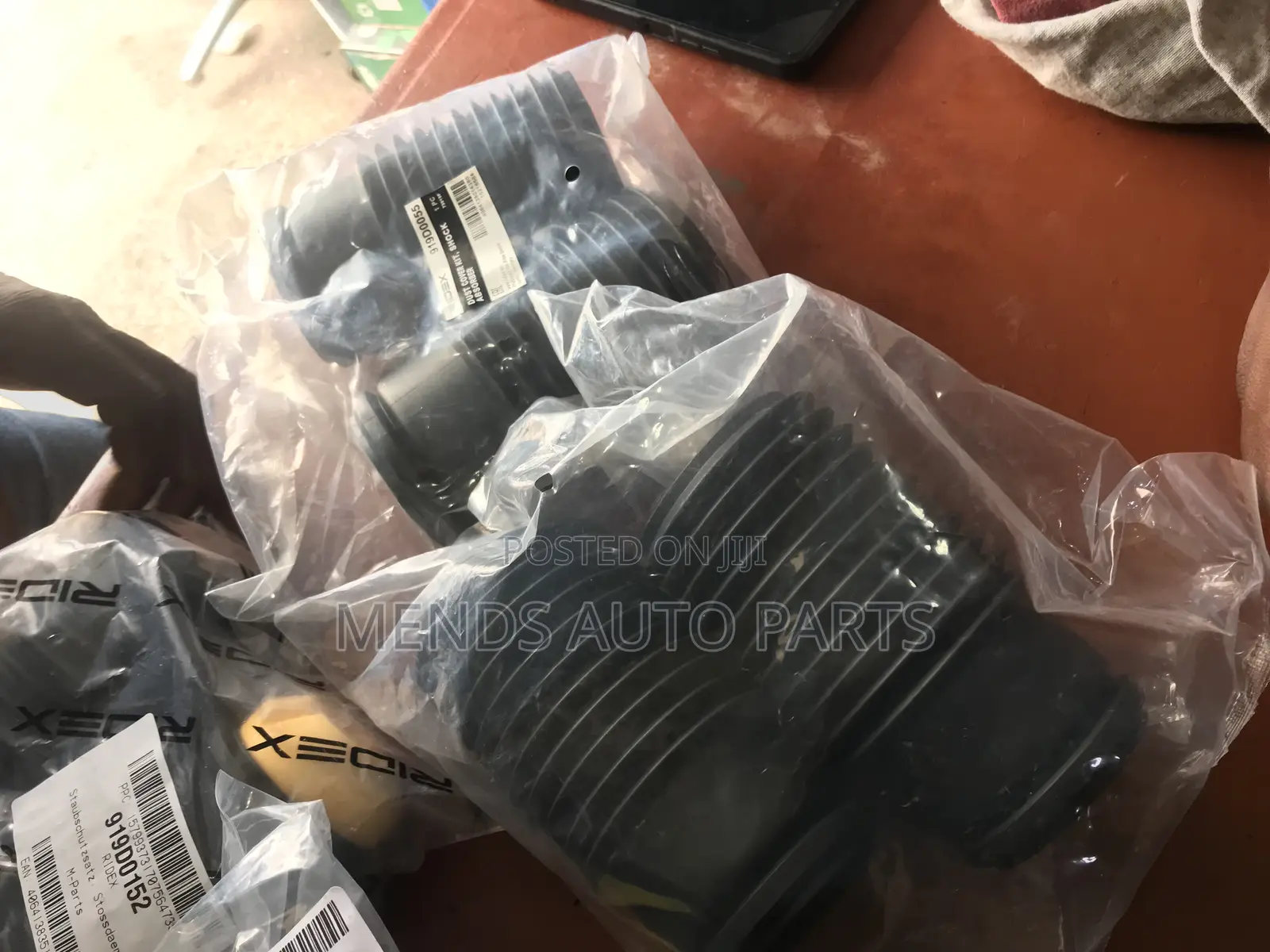 Shocks Dust Cover