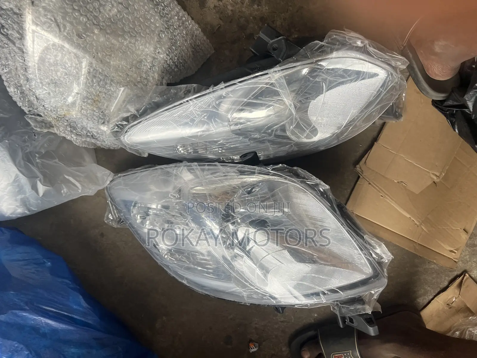 Vitz 2005,2006,2007 Headlights