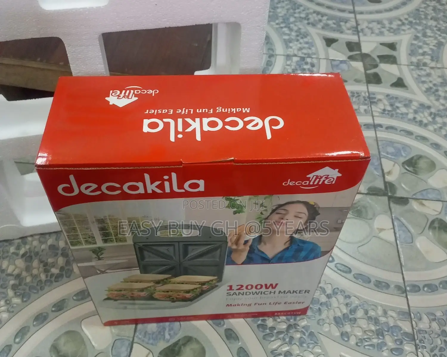 1200w Enjoy Your Breakfast in 6 Mins With Sandwich Maker.