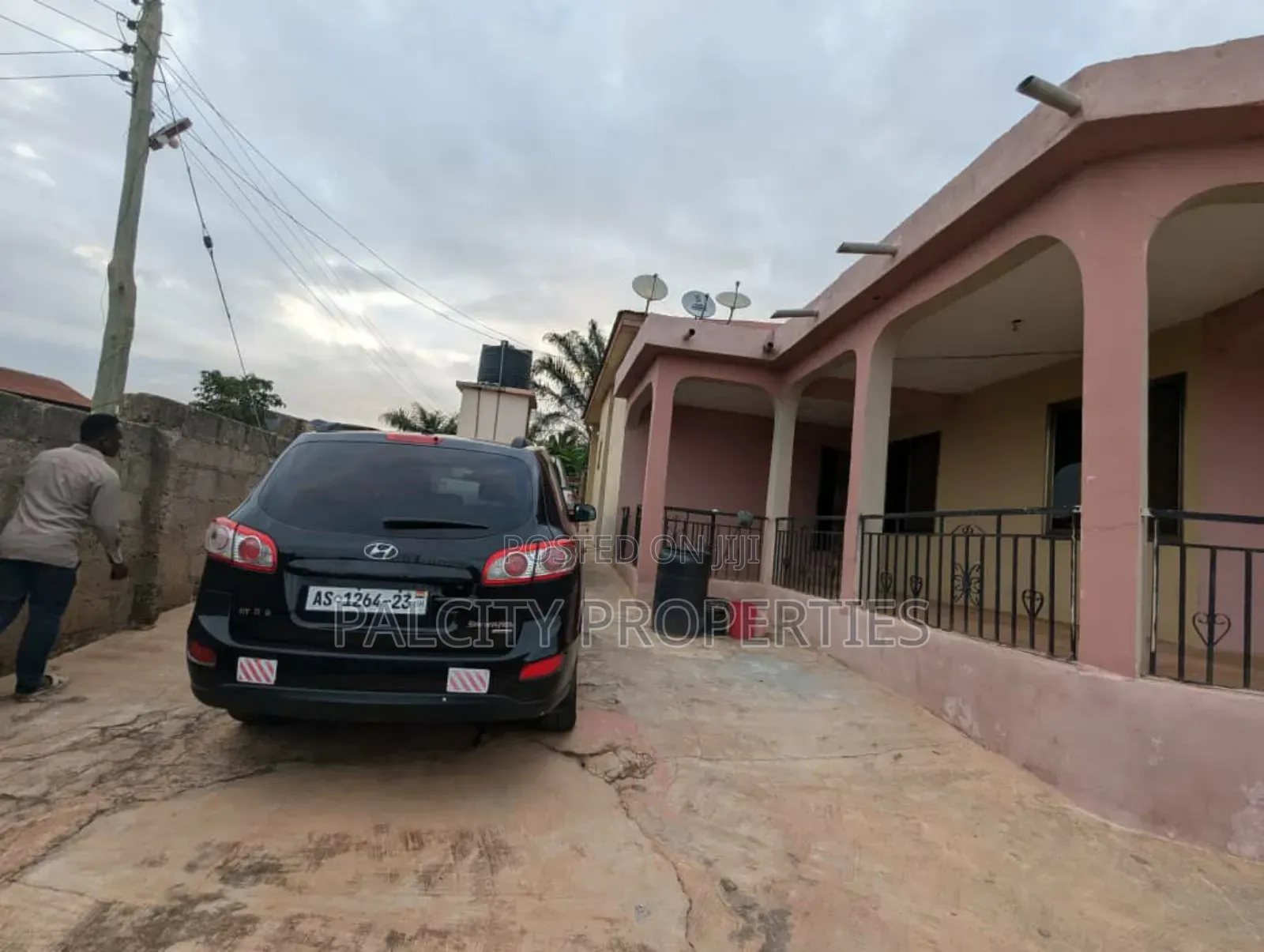 8bdrm House in Aputuogya, Kumasi Metropolitan for sale