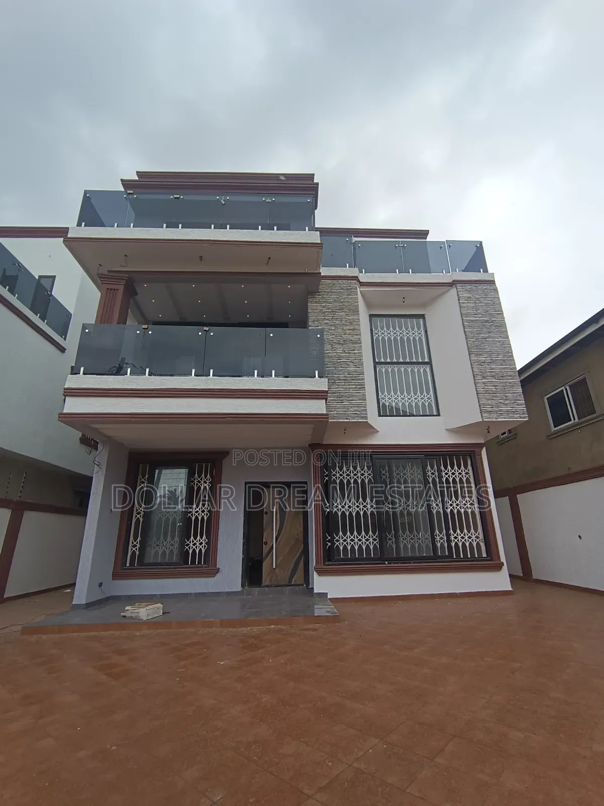5bdrm House in East Legon for sale