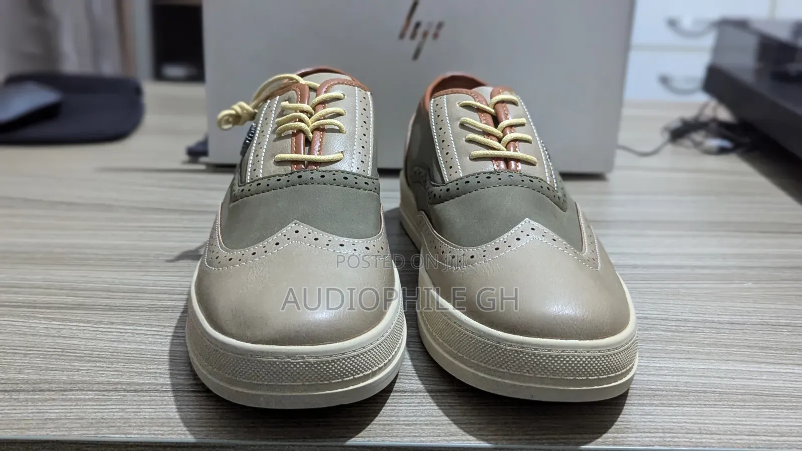 Premium Low Top Men's Sneakers