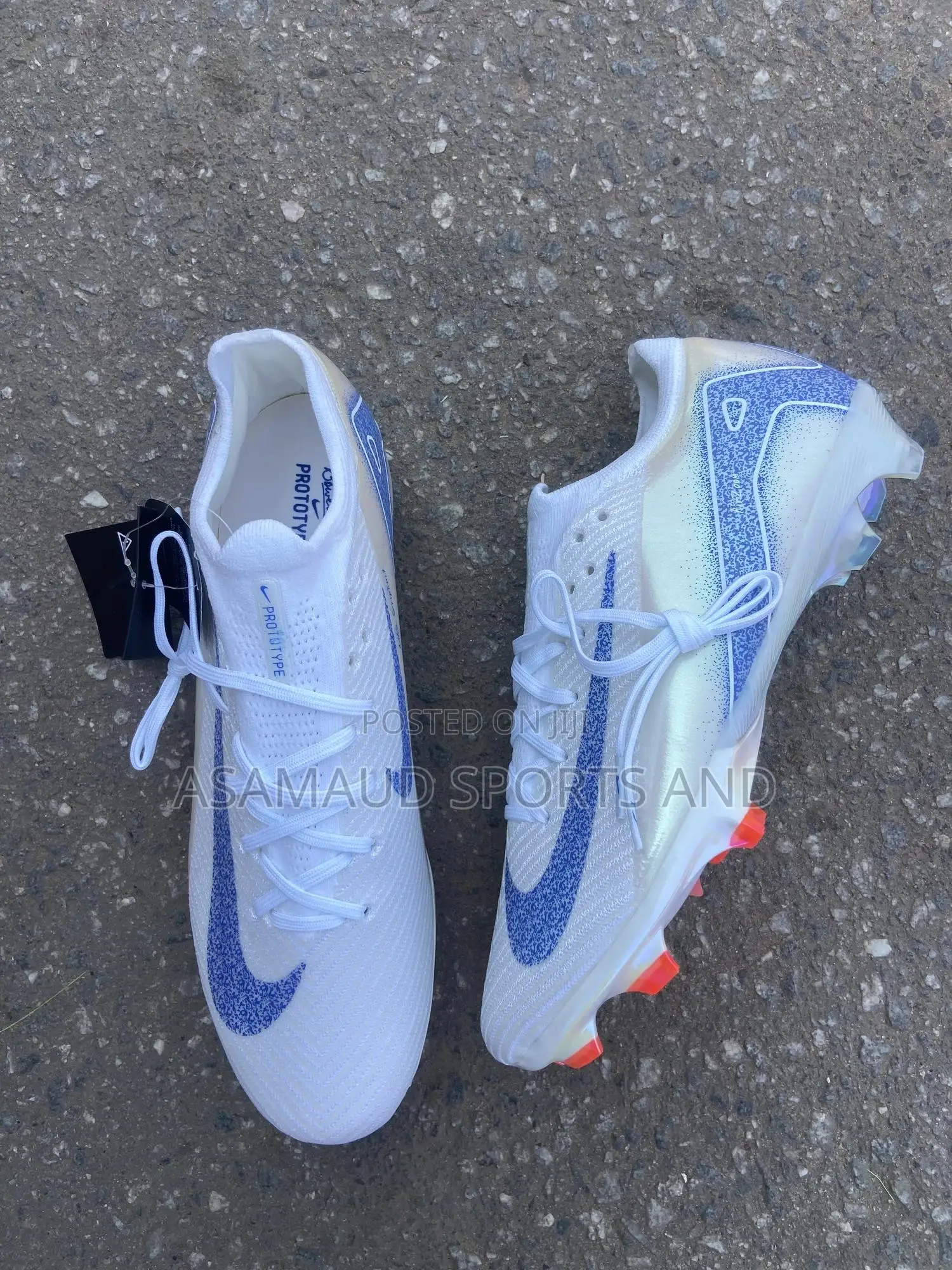 Original Football Boot Nike Available at Cool Price