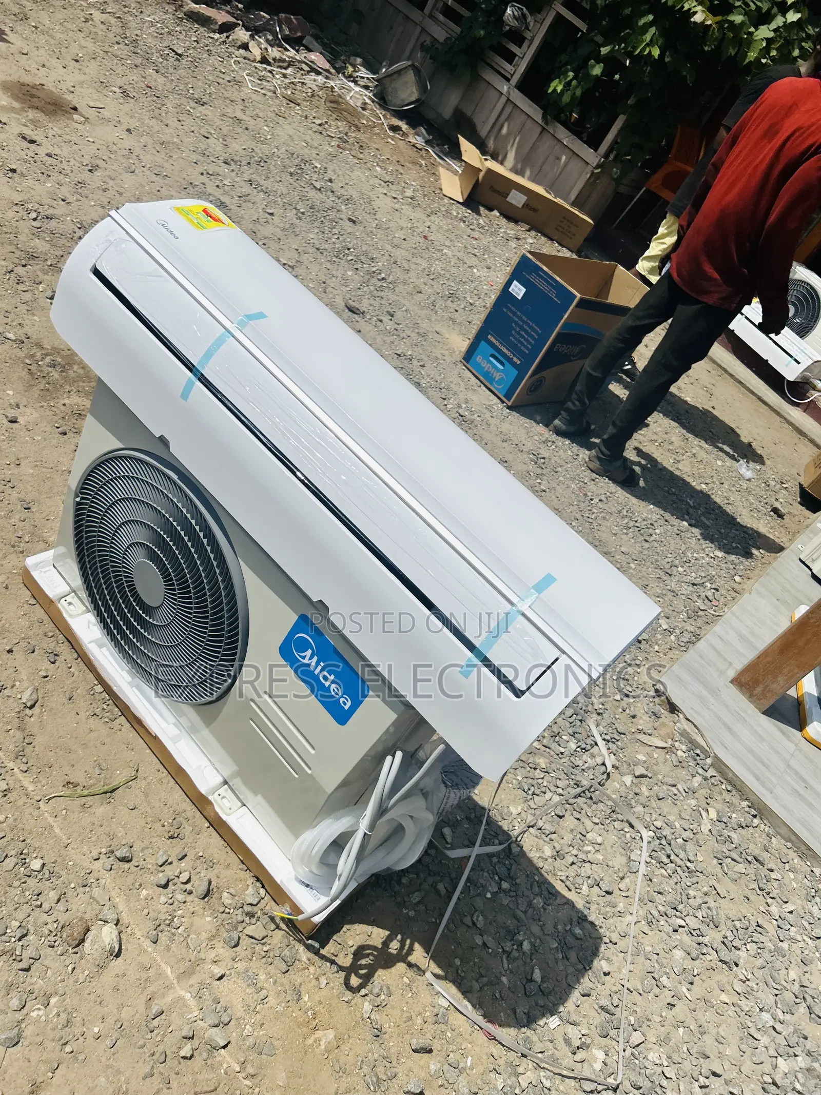 Brand New Sleek Split R410 Gas Midea MSAF-24CRN1.
