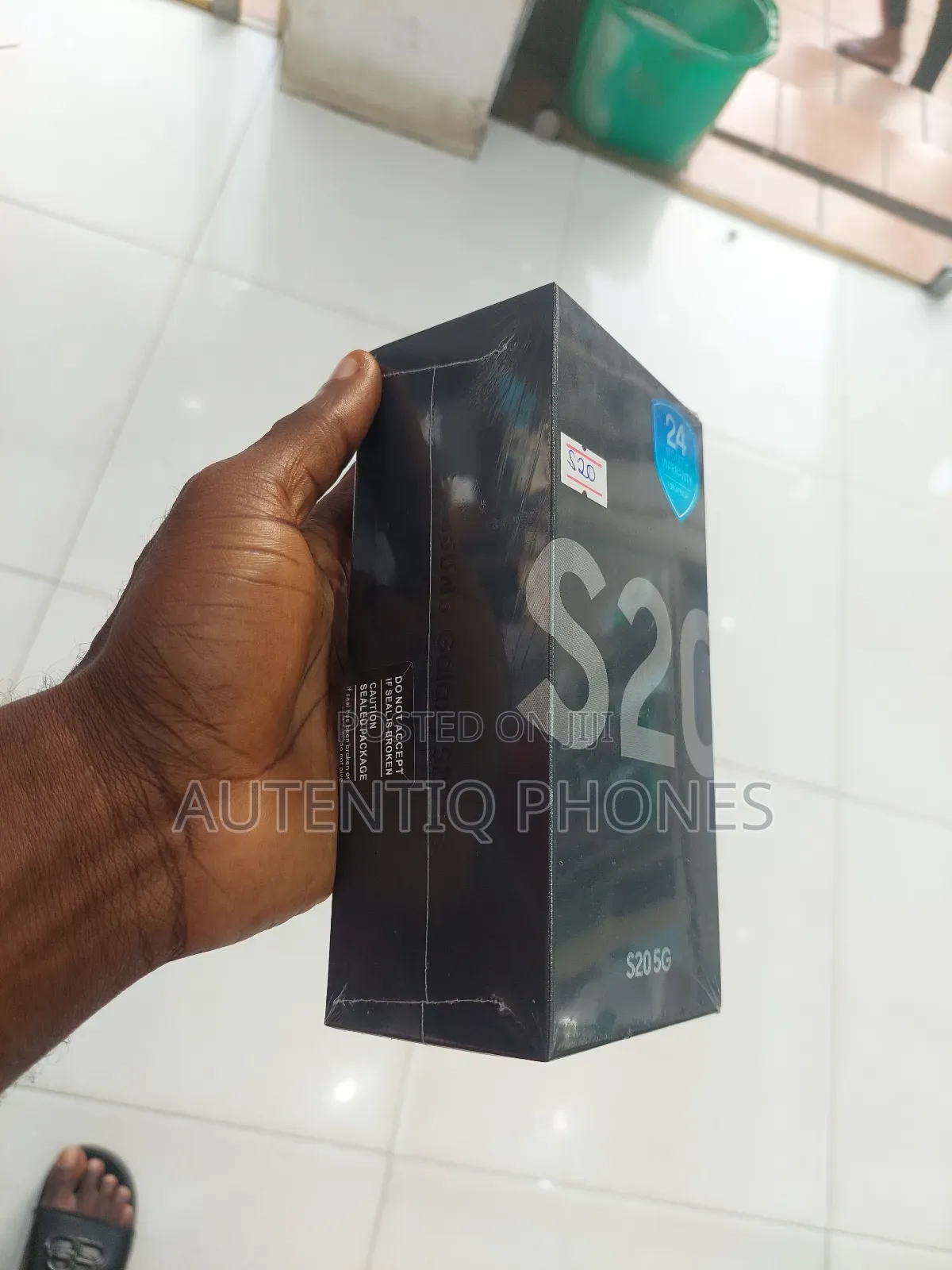 New Samsung Galaxy S20 128 GB Black
