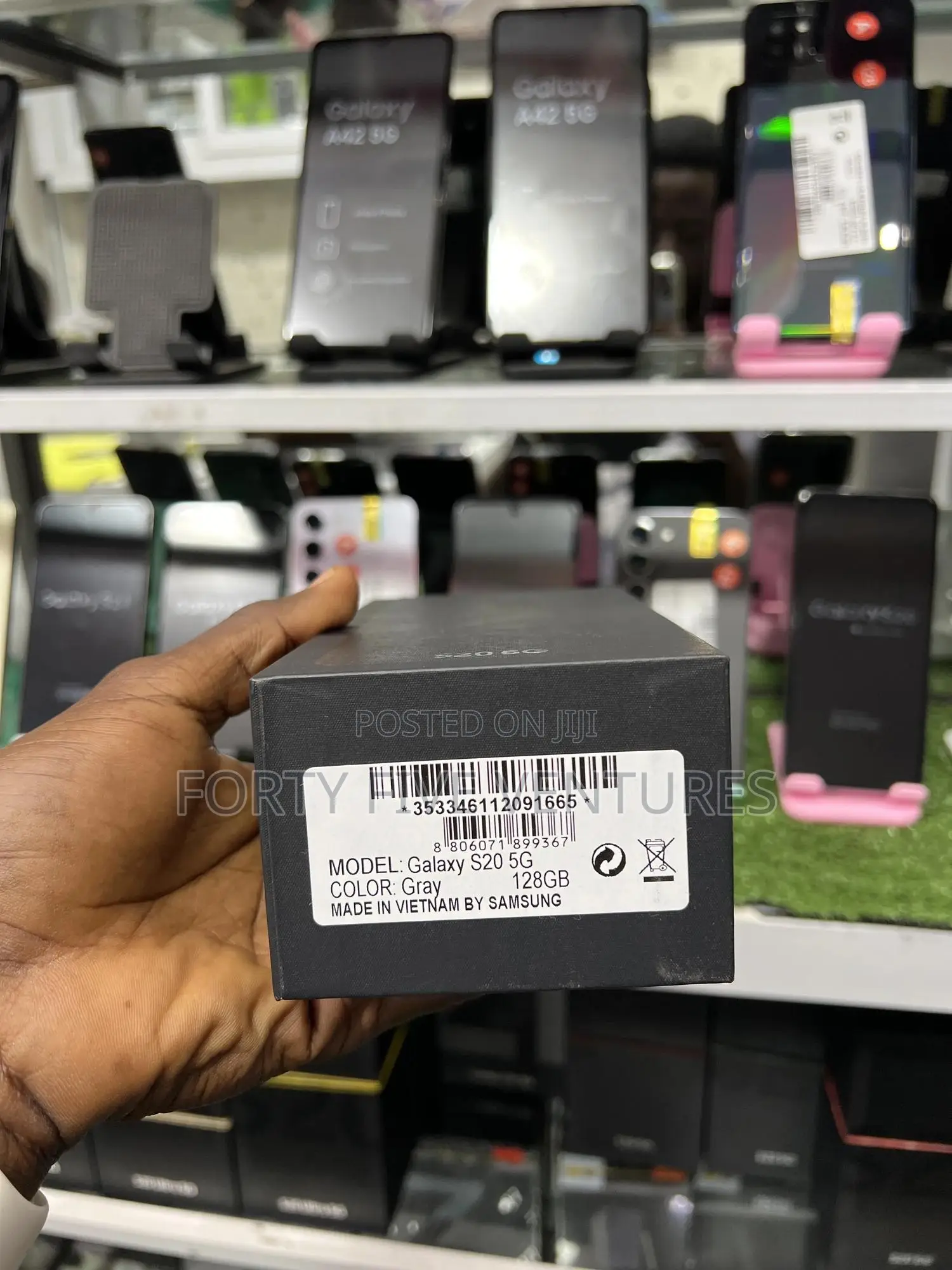 New Samsung Galaxy S20 128 GB Gray
