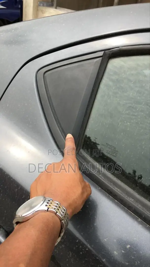 Yaris IA 2018 Black Outside Door /Window Trim