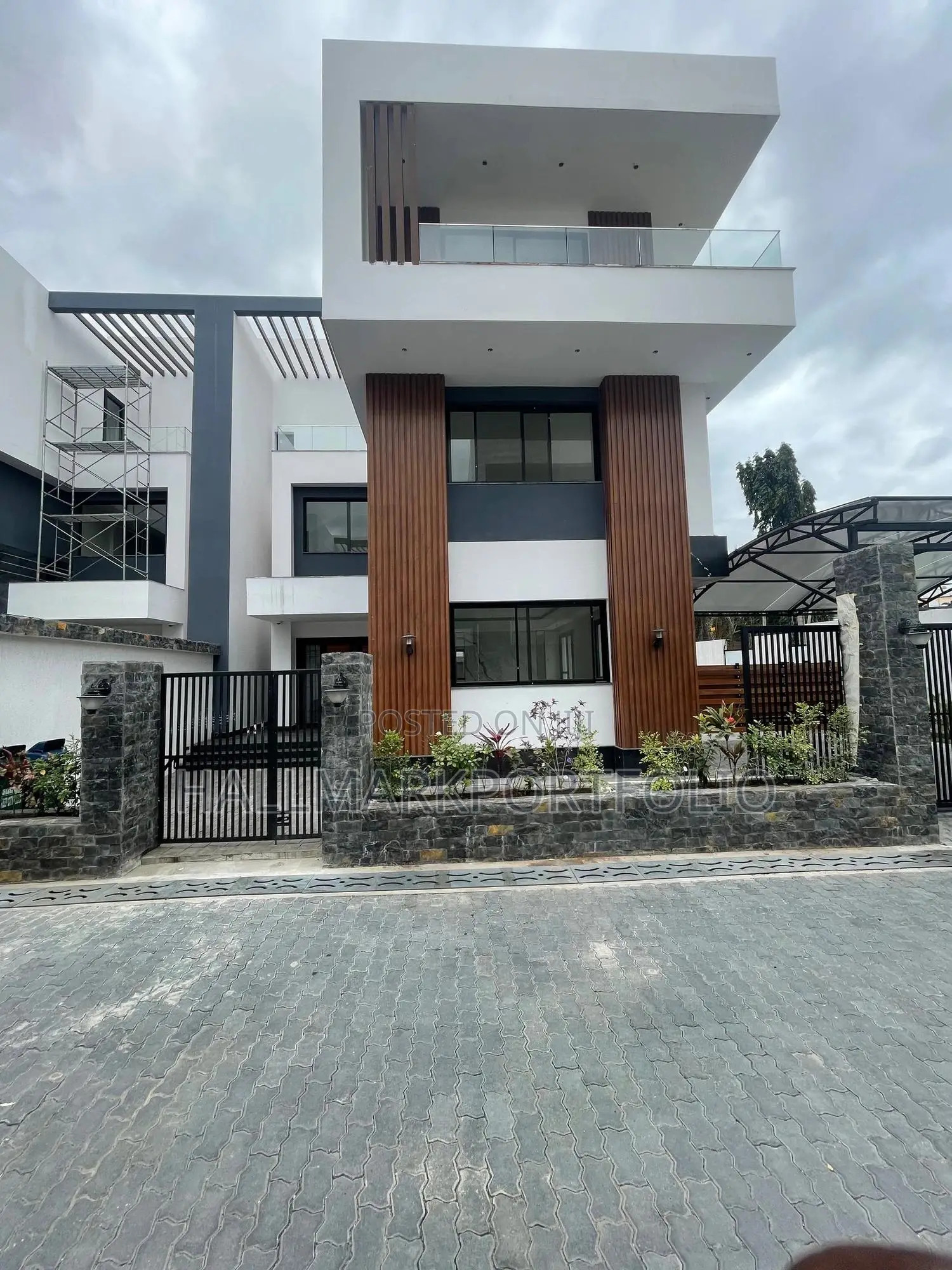 5bdrm Townhouse / Terrace in Cantonments for rent
