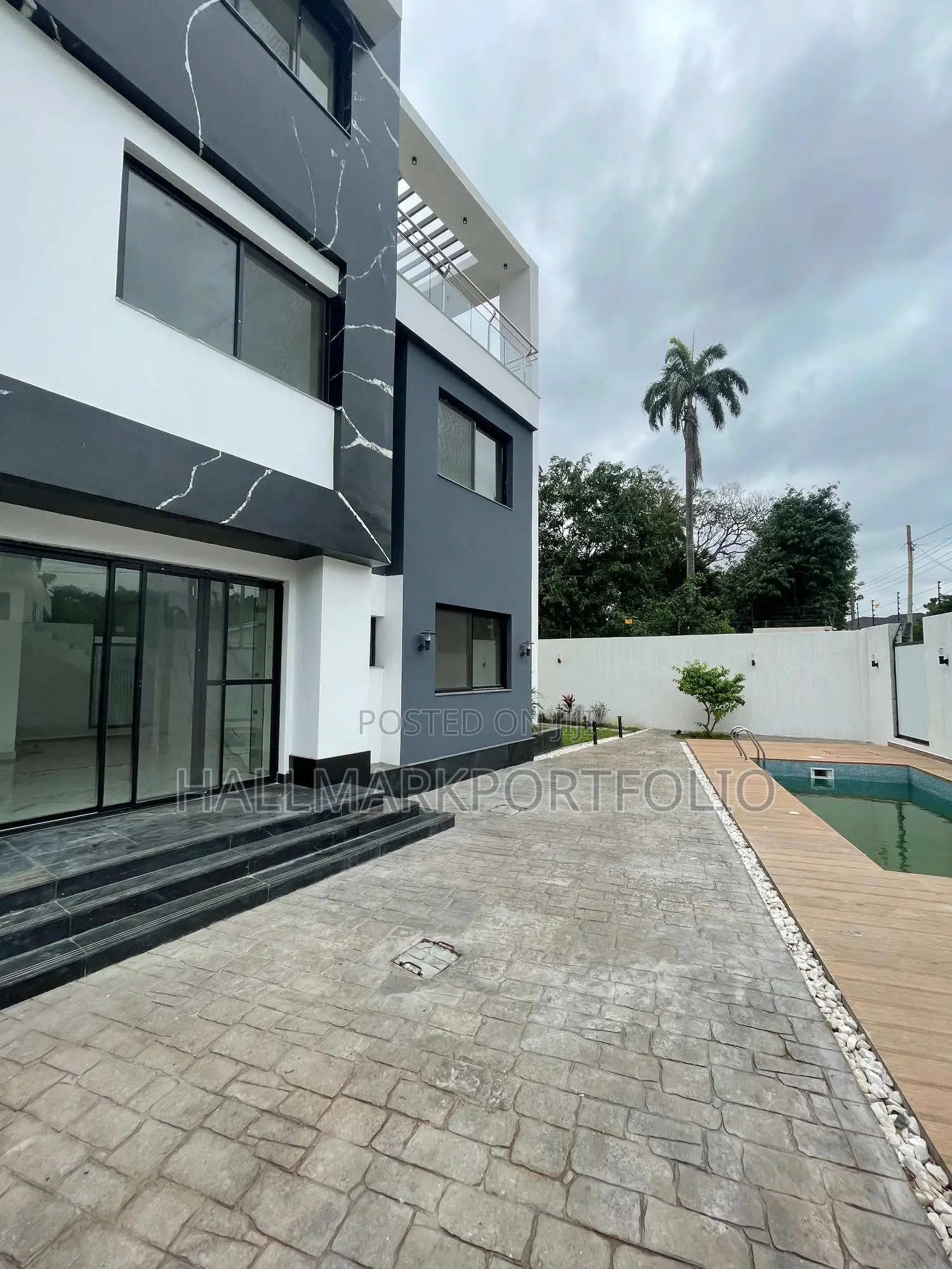 5bdrm Townhouse / Terrace in Cantonments for rent