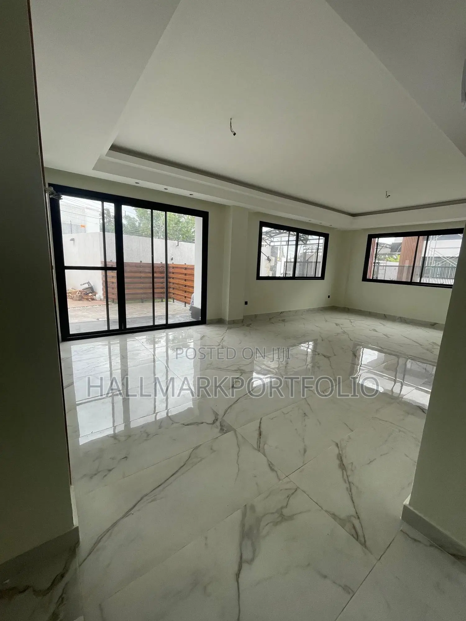 5bdrm Townhouse / Terrace in Cantonments for rent
