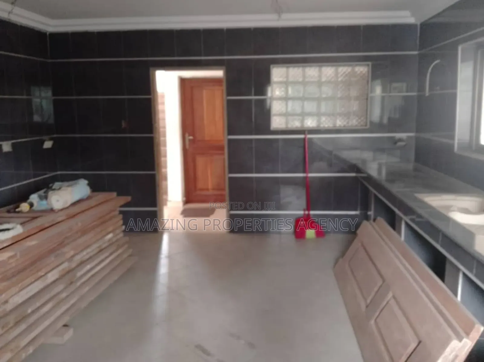 6bdrm House in Adjiriganor for sale
