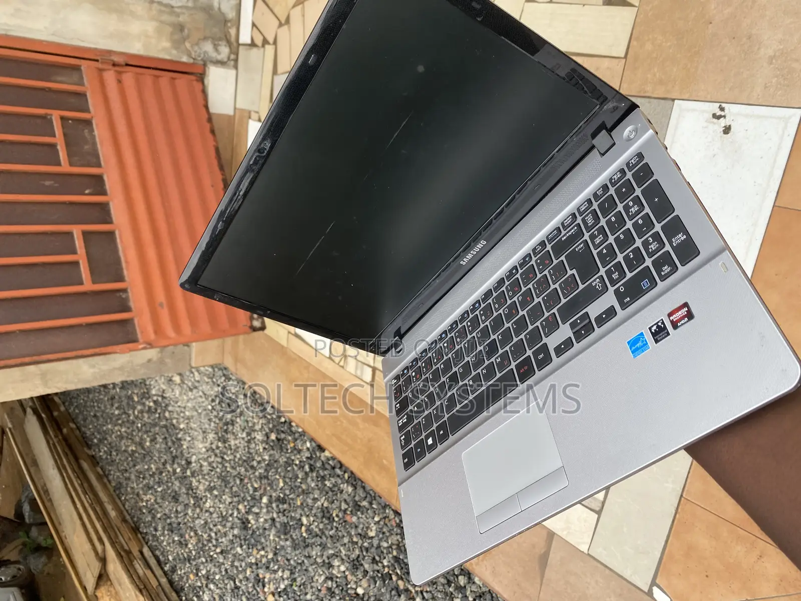 Laptop Samsung NP-R700 8GB Intel Core i7 HDD 500GB