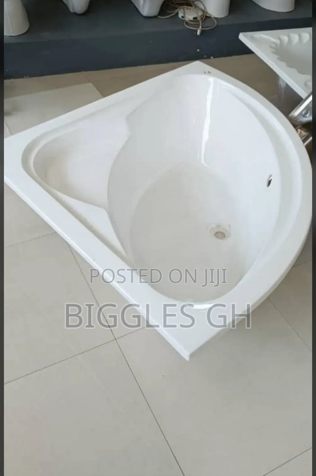 Corner Fiber Bathtub
