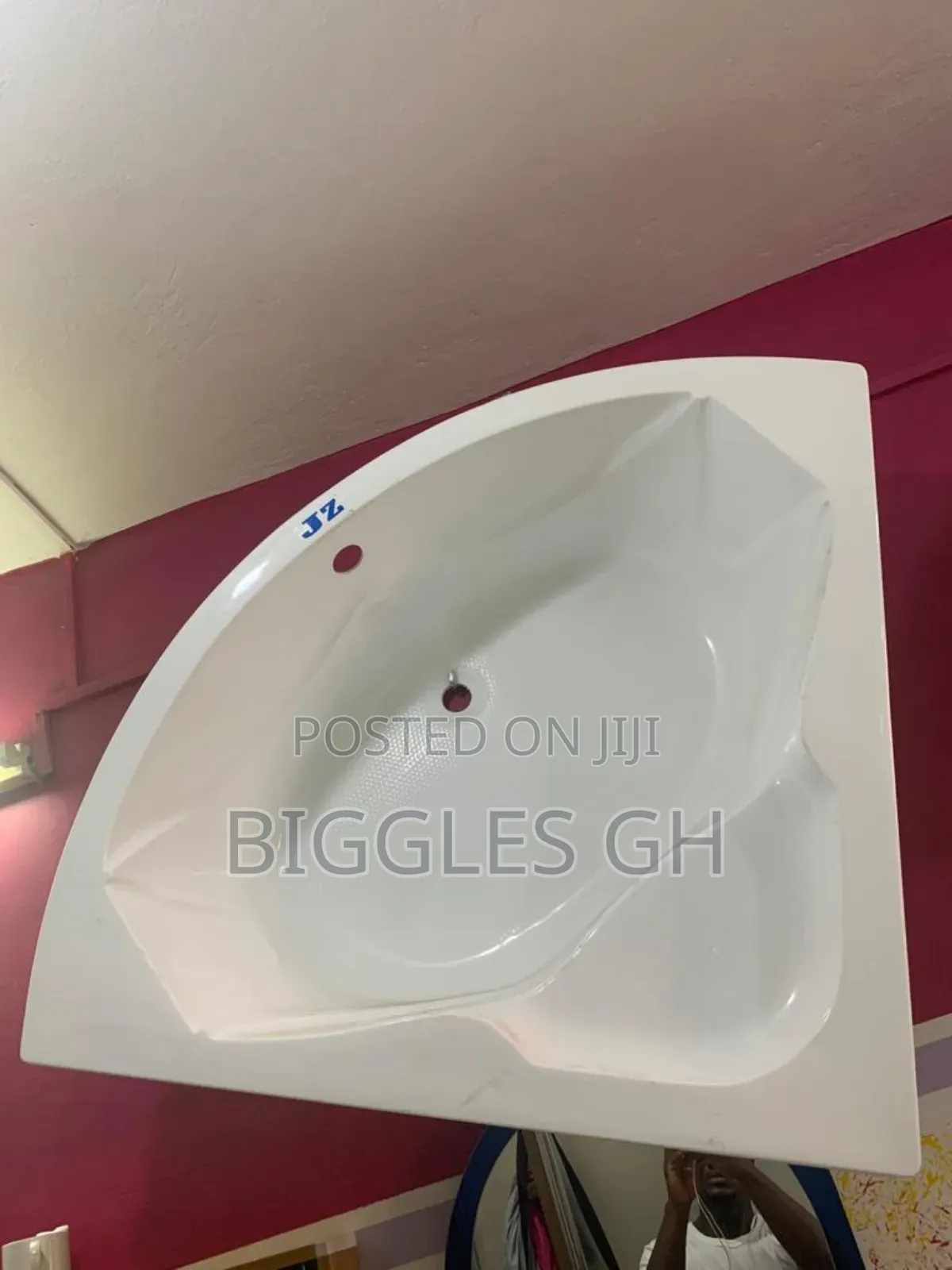 Corner Fiber Bathtub
