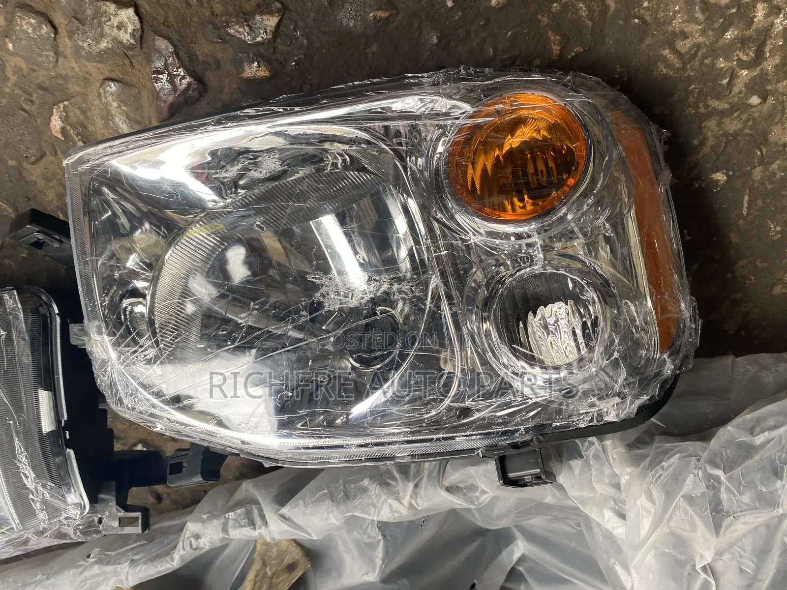 Nissan Hardbody NP300 2012 Headlight