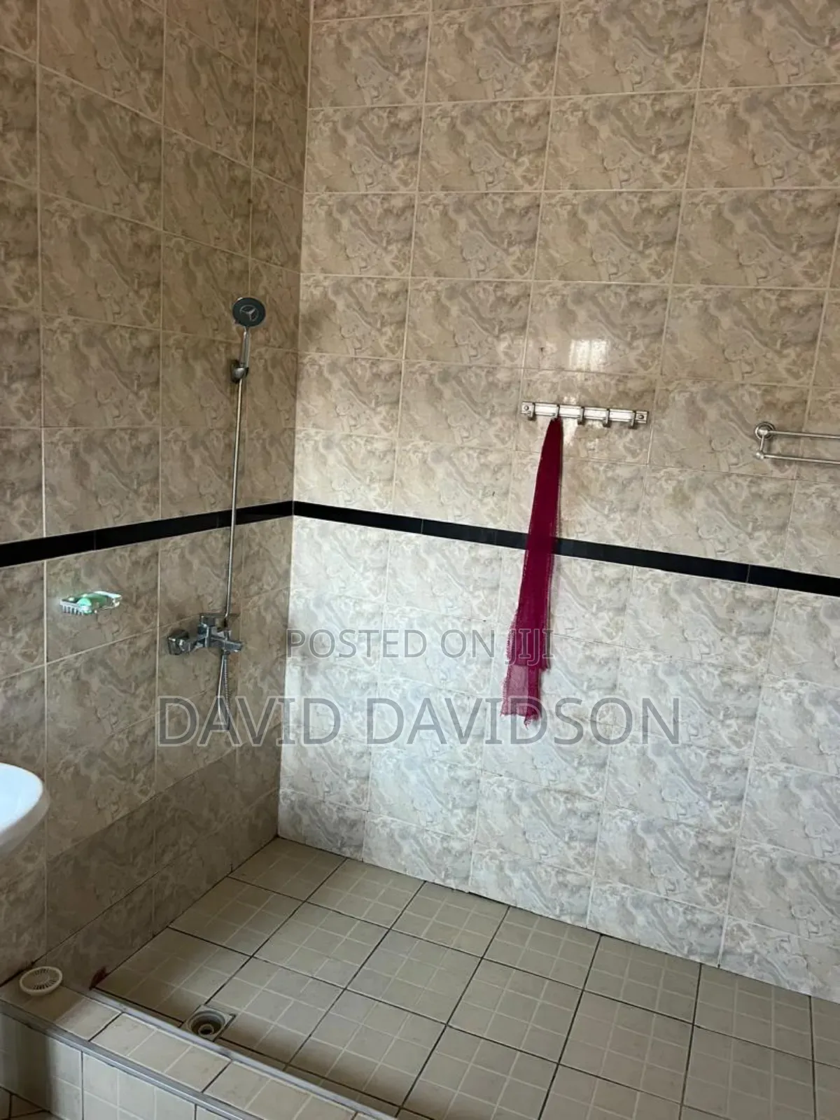 3bdrm Apartment in 3 Bedroom Wardrobe,, Tema Metropolitan for rent