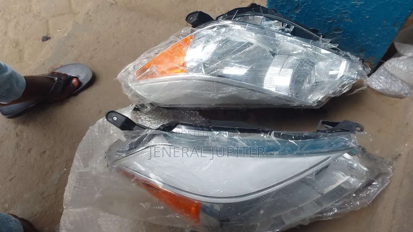 Toyota Vitz/Yaris 2011,2012,2013,2014 Headlight Pair(Yellow)