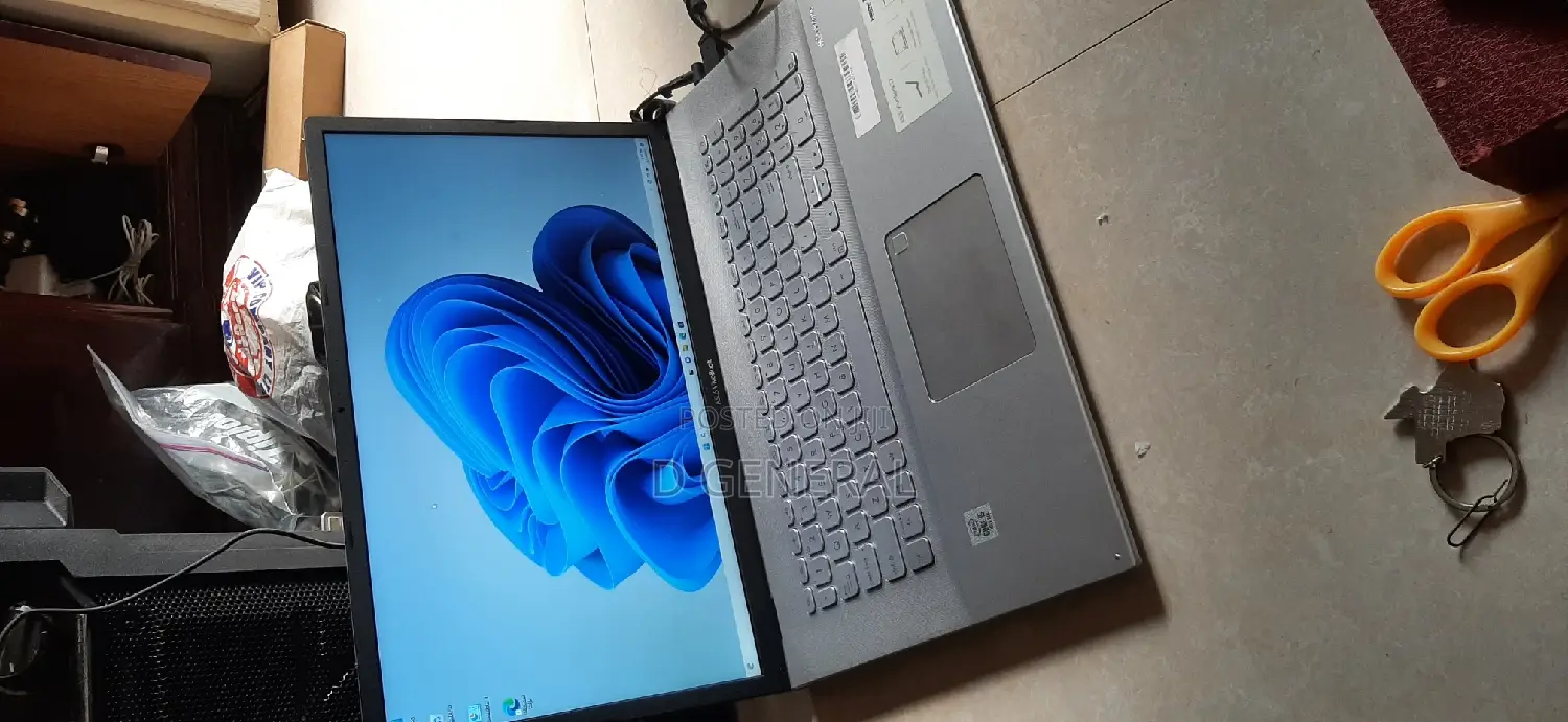 Laptop Asus VivoBook Pro 17 N705UN 12GB Intel Core I5 eMMC 128GB