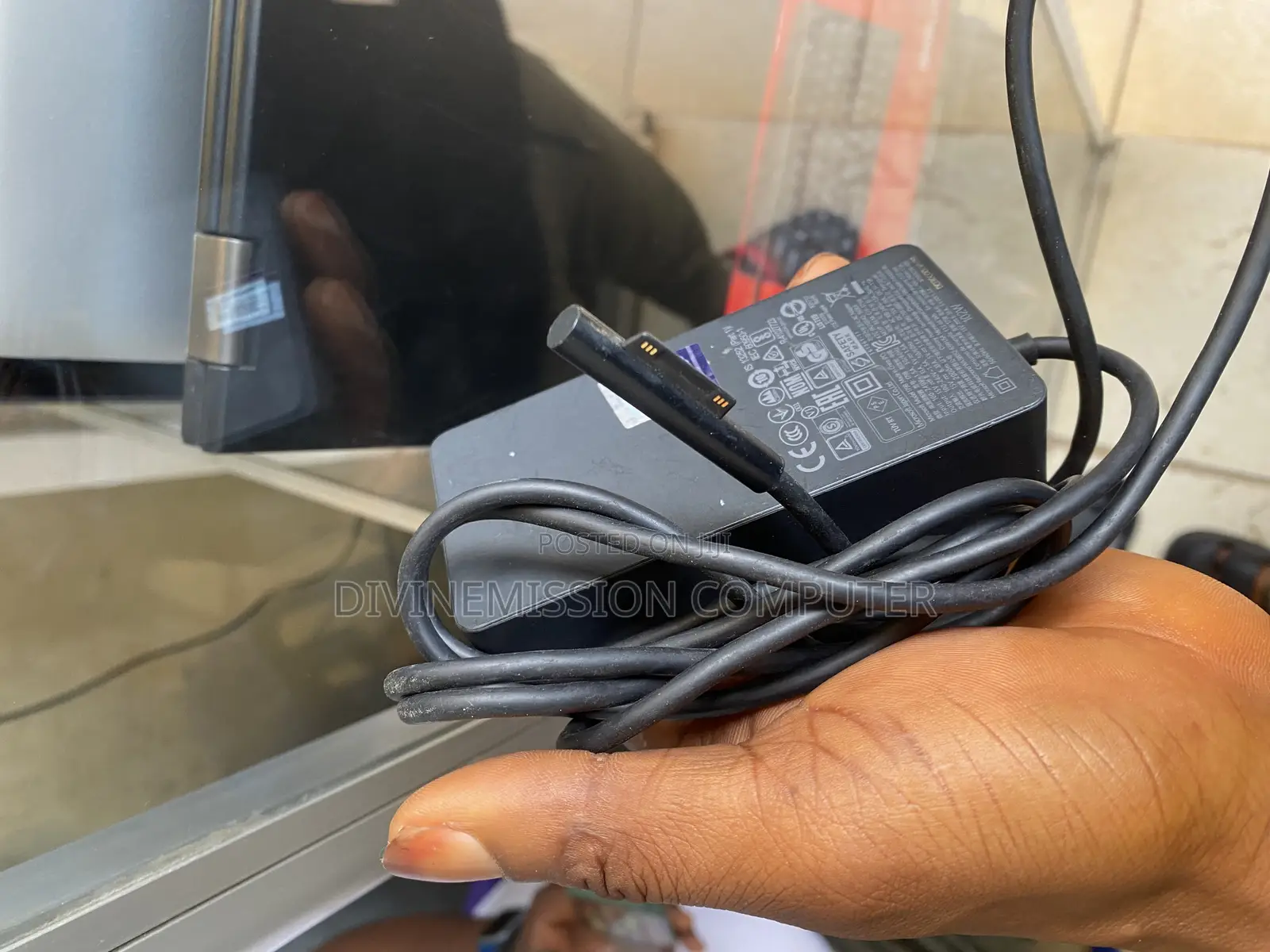 Surface Pro Charger/Adapter 15v~33w, 105w With USB Port 5v.