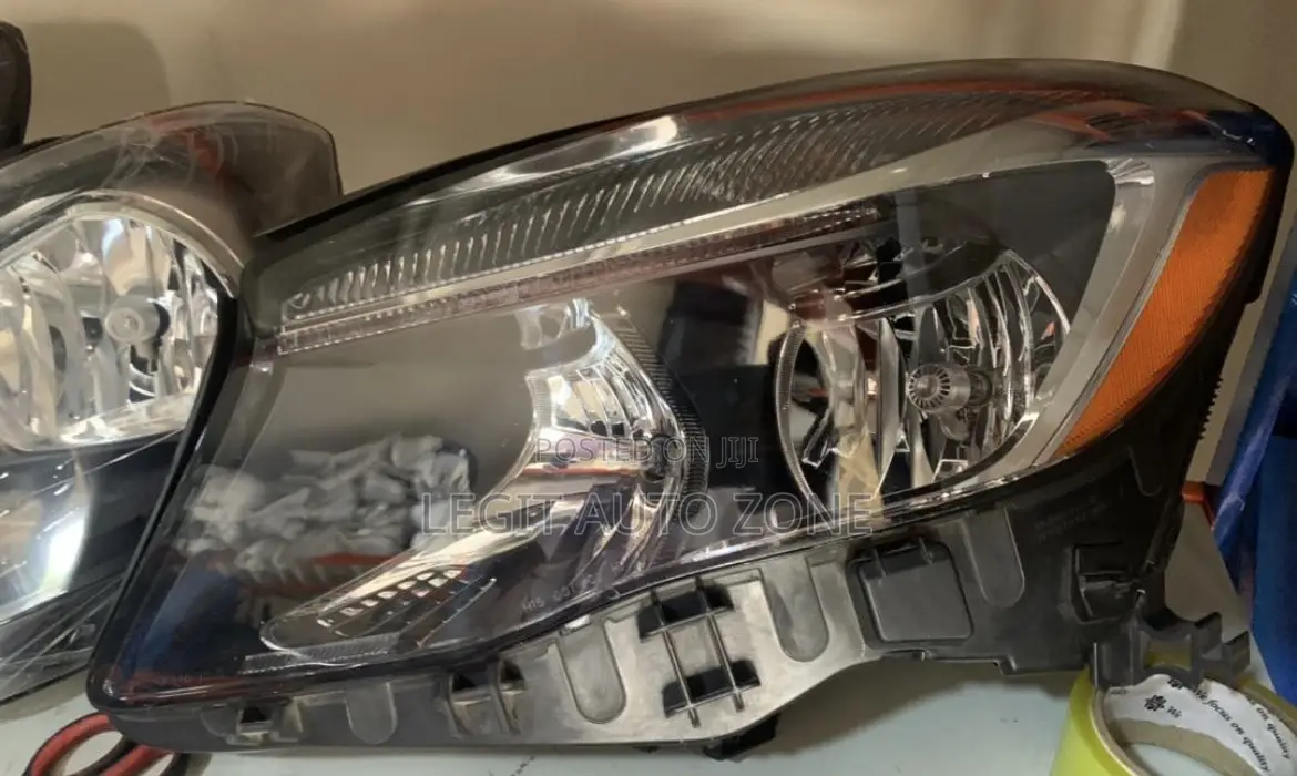 Mercedes Benz GLA 250 Headlights