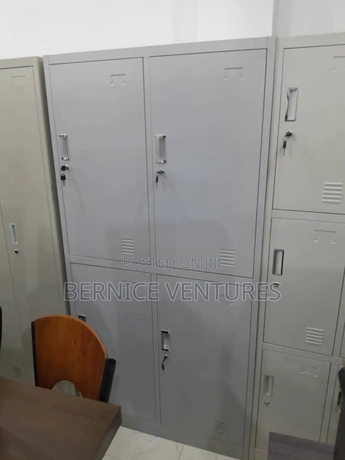 4 Doors Lockers Cabinet