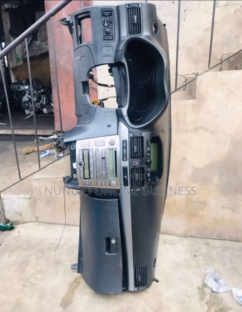 Toyota Avensis 2005 Dashboard