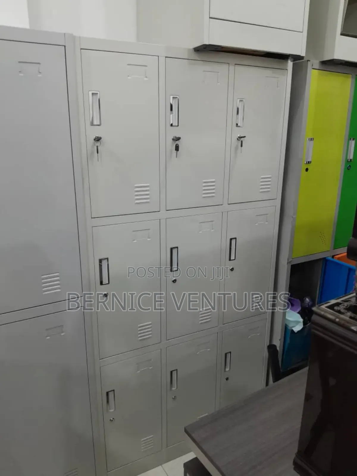 9 Lockers Metal Cabinet