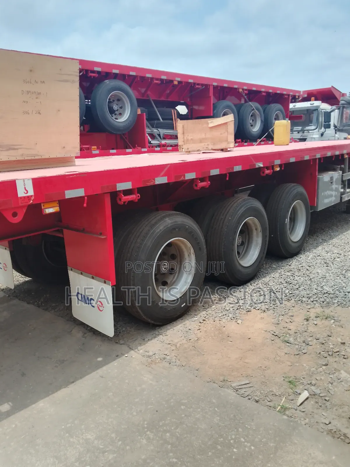 New Model Howo Trucks and Flatbed Trailers for Sale
