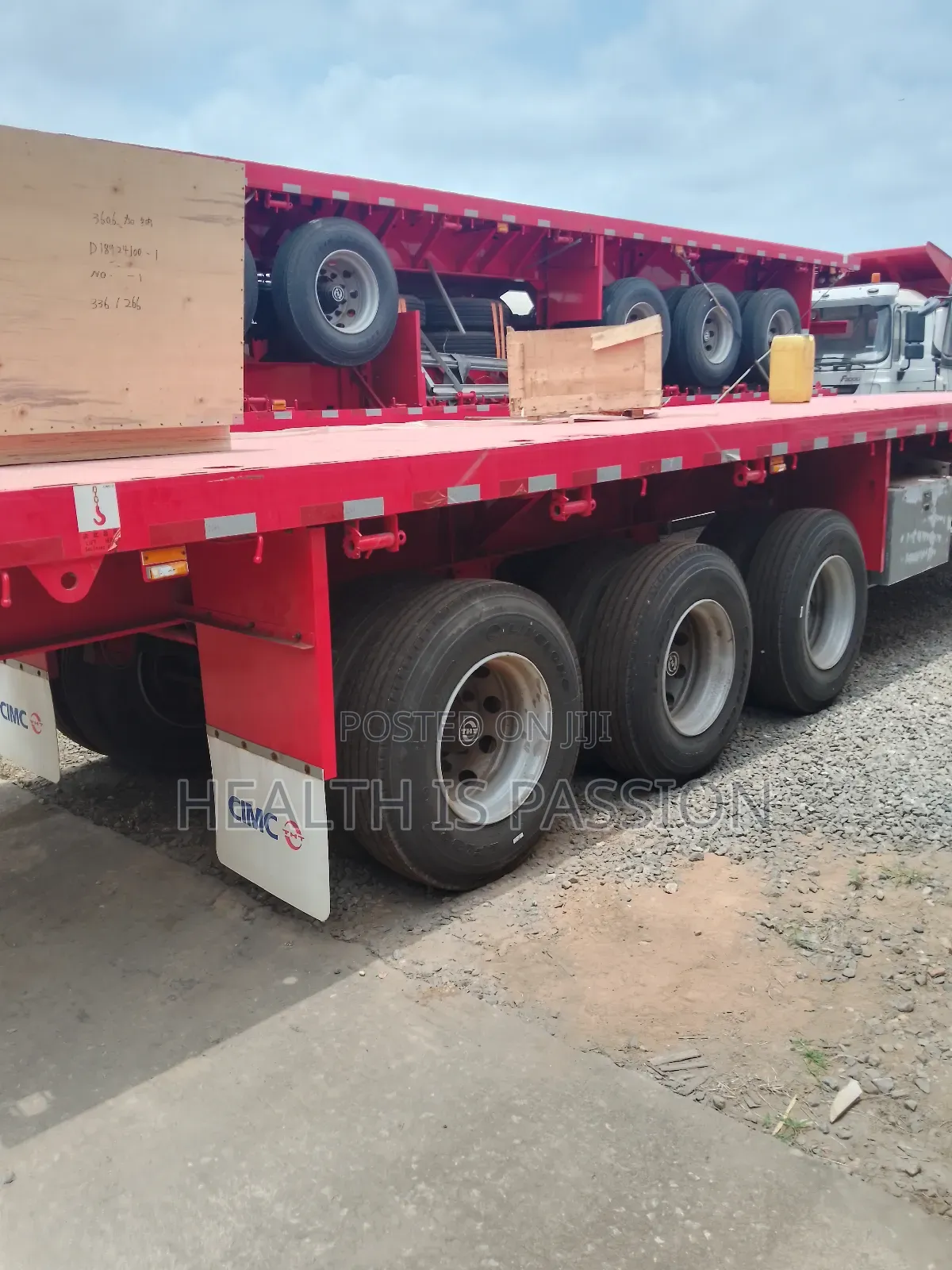 New Model Howo Trucks and Flatbed Trailers for Sale