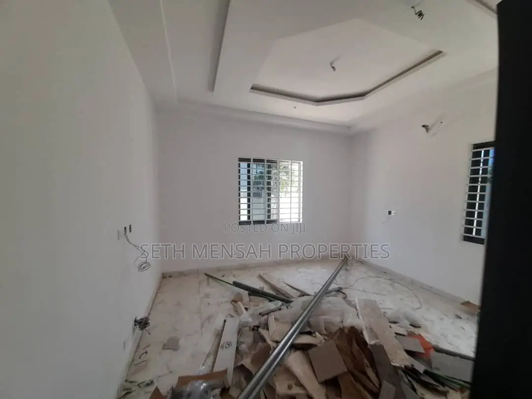 3bdrm House in Skm, Spintex for sale