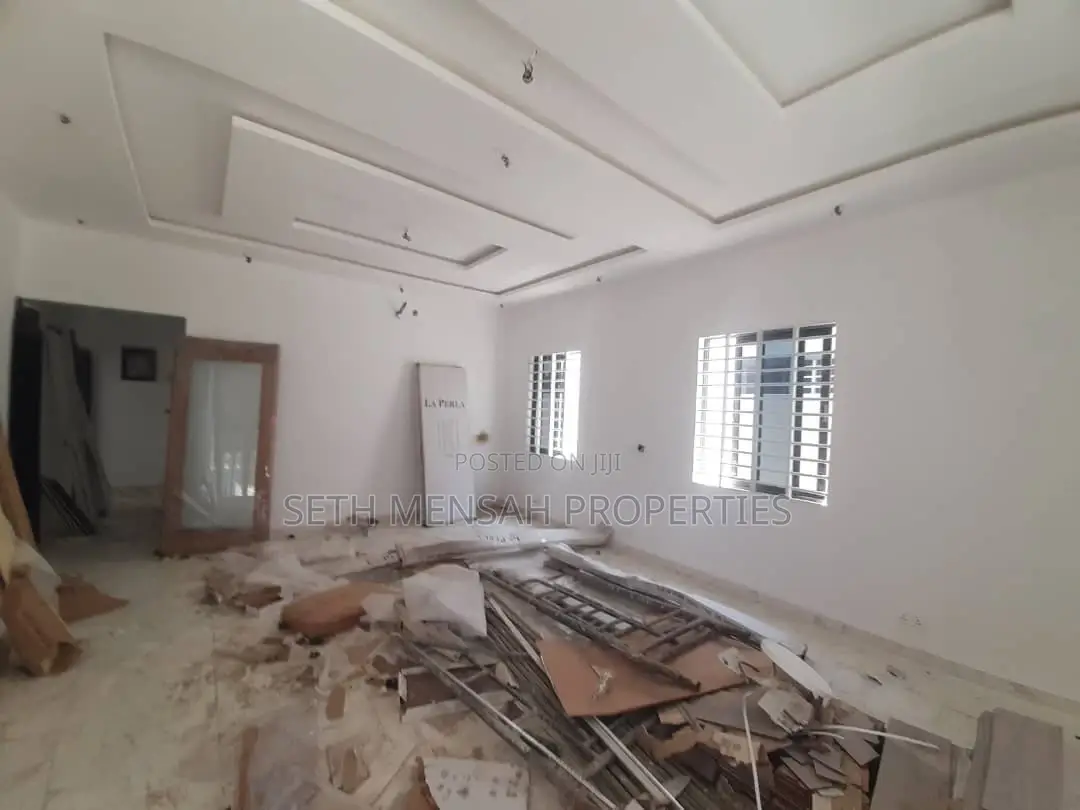 3bdrm House in Skm, Spintex for sale