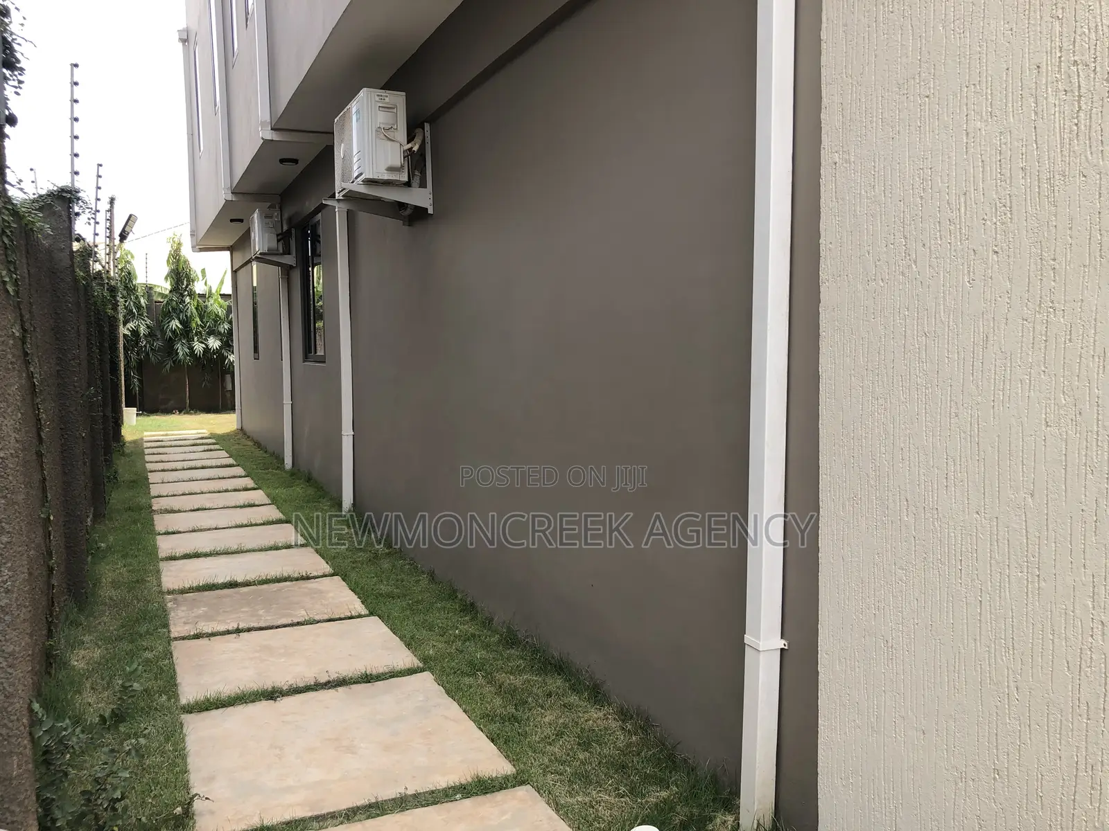 4bdrm Duplex in Oyarifa Junction, Accra Metropolitan for sale