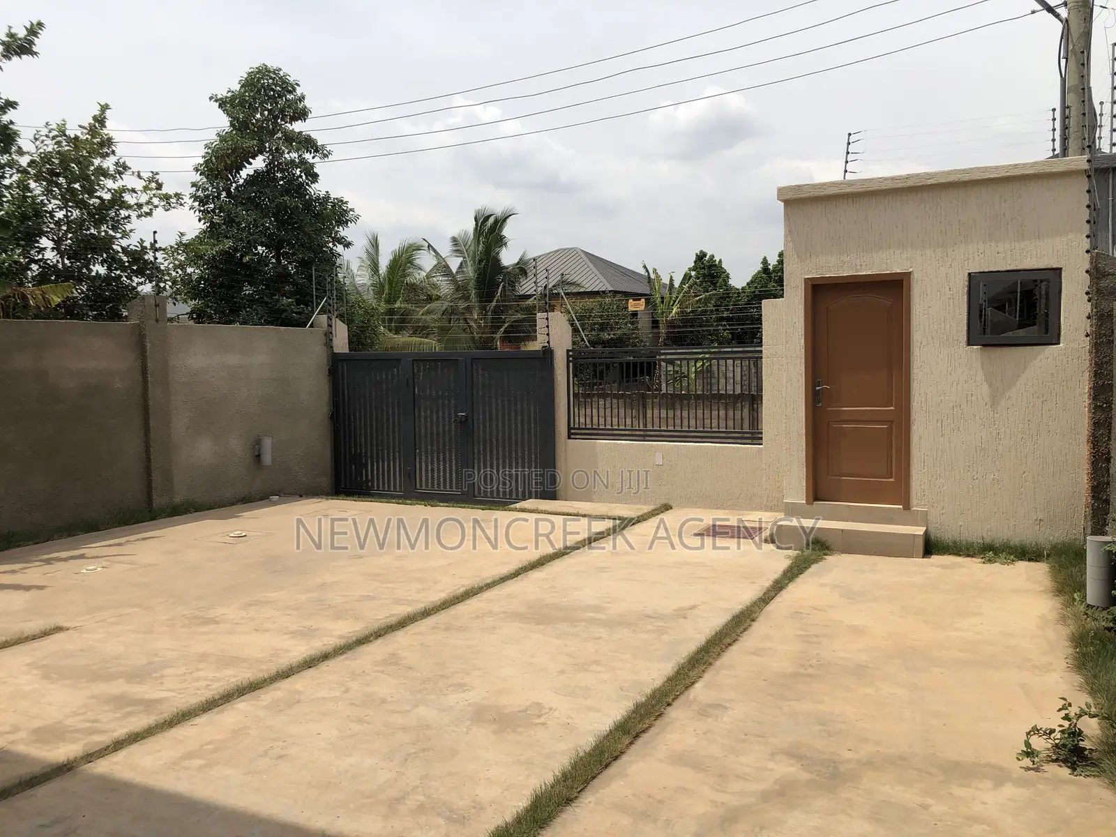4bdrm Duplex in Oyarifa Junction, Accra Metropolitan for sale
