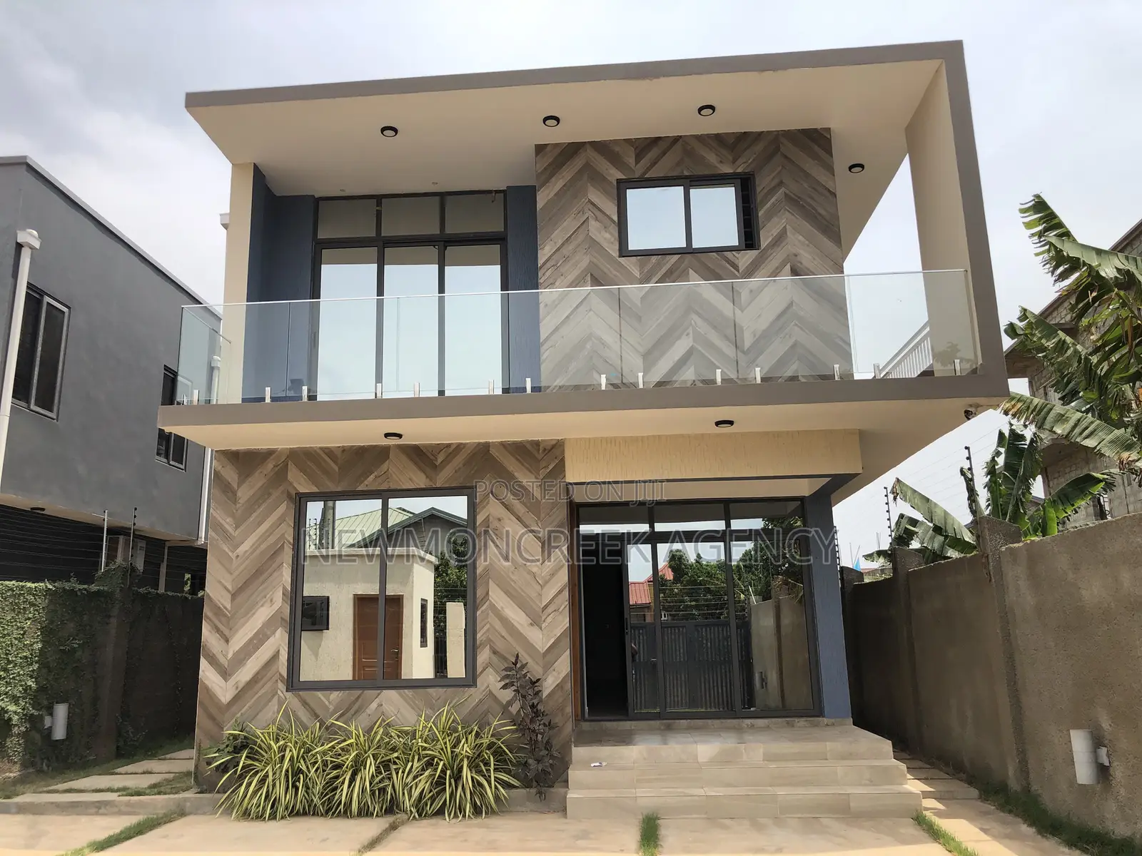 4bdrm Duplex in Oyarifa Junction, Accra Metropolitan for sale