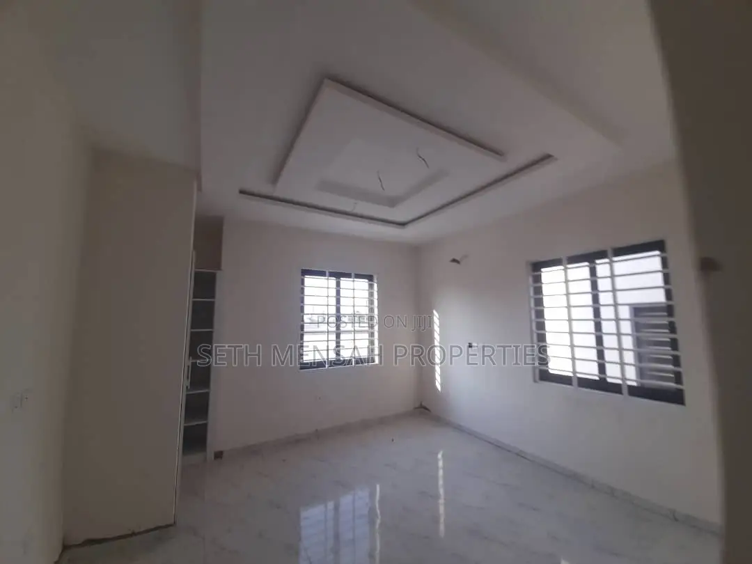 4bdrm House in Skm, Spintex for sale