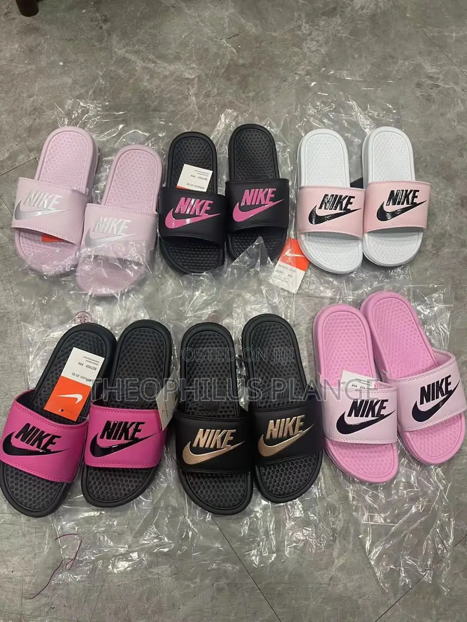 Nike Slides / Nikes Easy Wear / Slippers