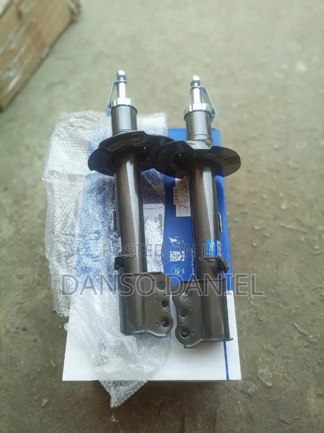 Escape 2002 - 11 Front Shock