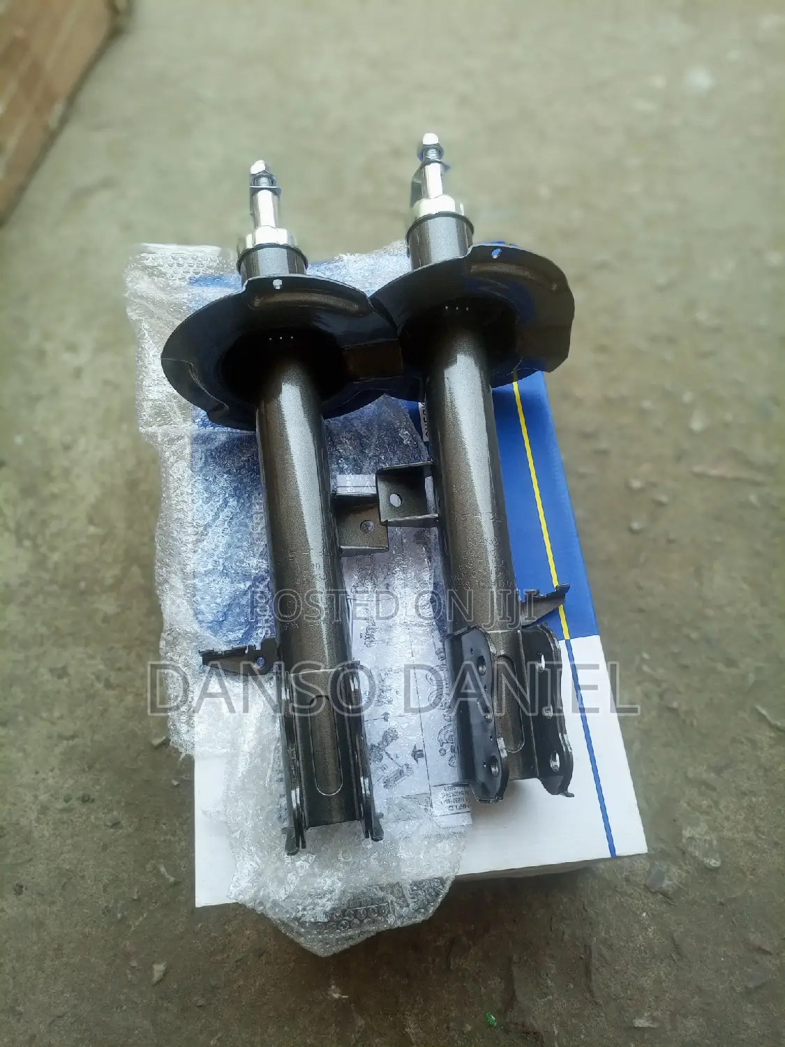Escape 2002 - 11 Front Shock