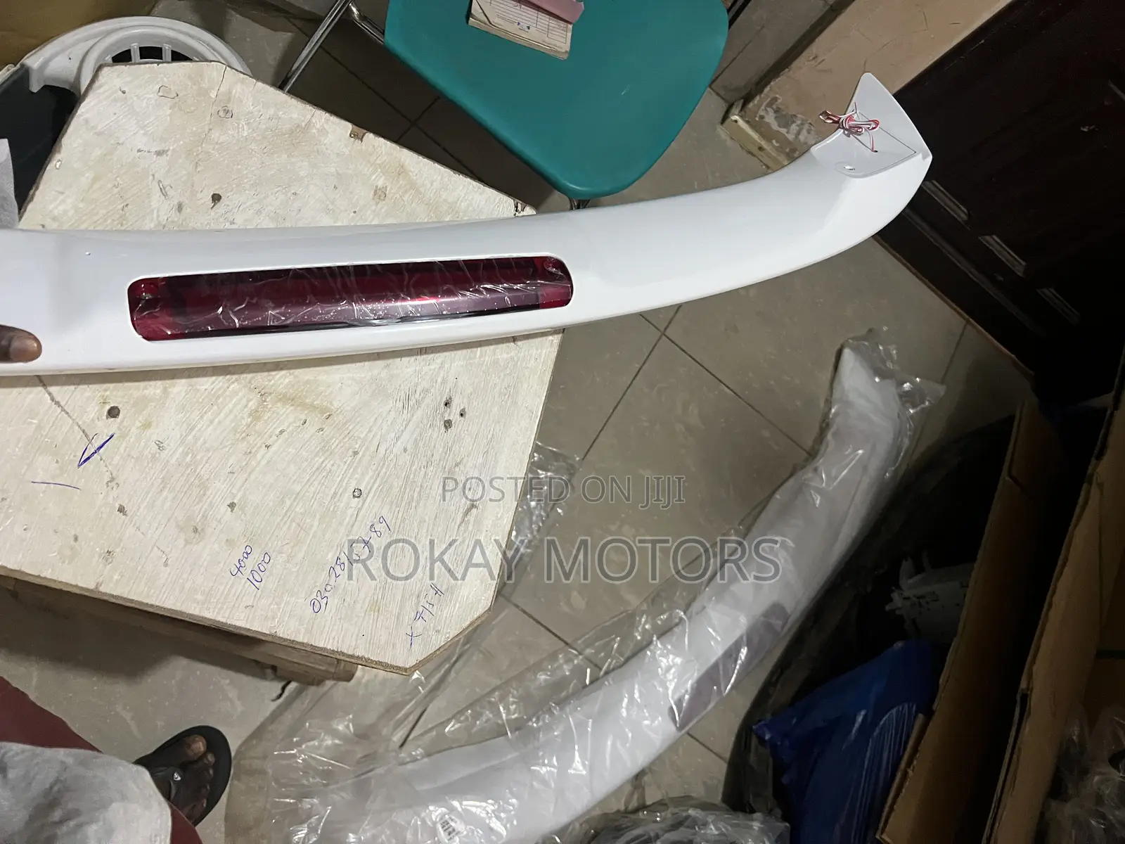 Yaris 2008,2009,2010 Boot Spoiler With Indicator Lights