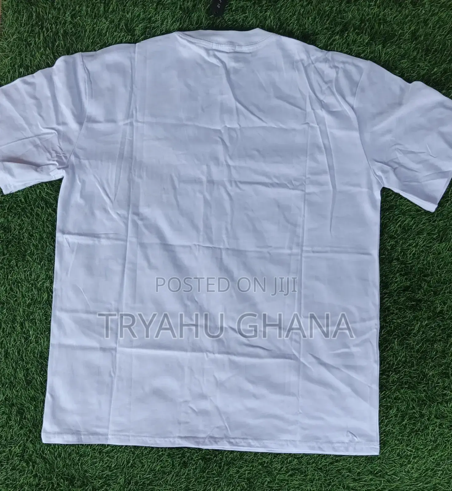 Luxurious White Dior Round-Neck Top for Sale at Tryahu