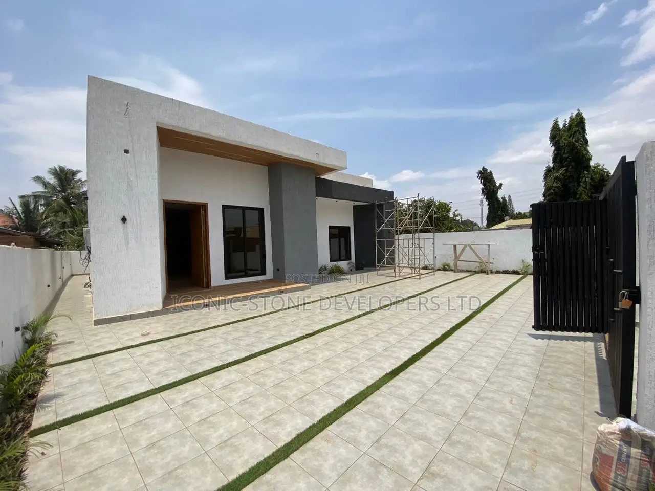 3bdrm House in Adenta Frafraha for sale