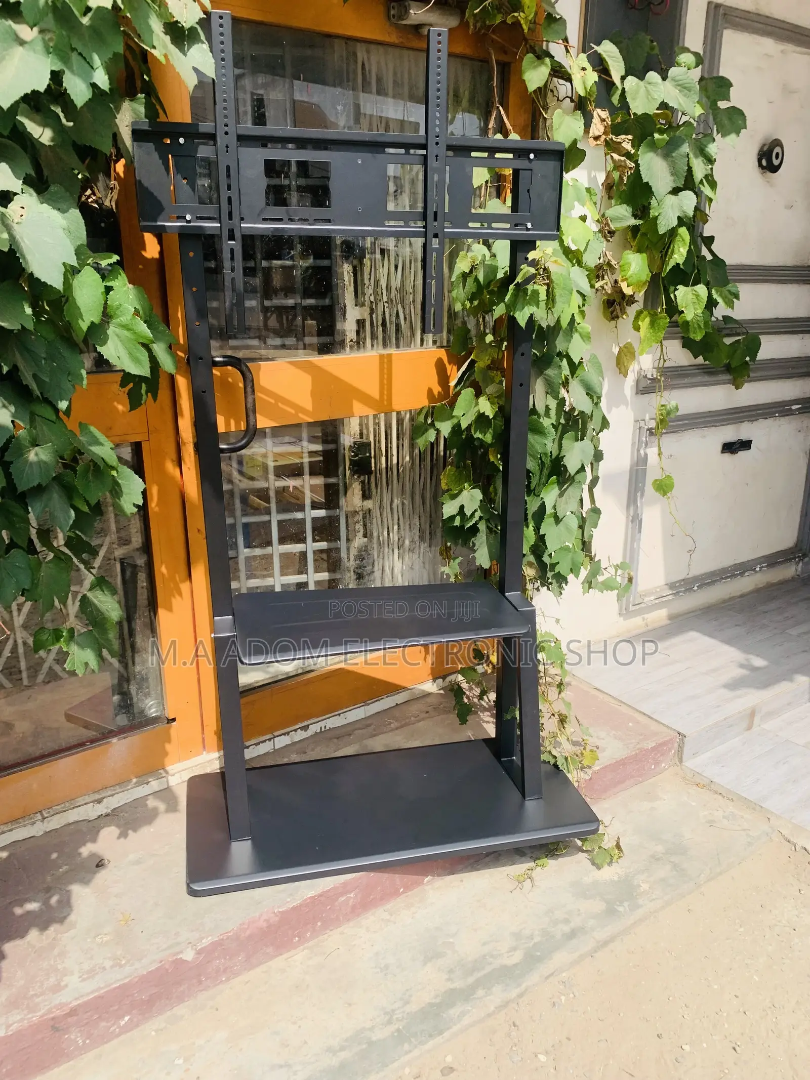 Heavy Duty Mobile Tv Stand With Rollable Tyres Under
