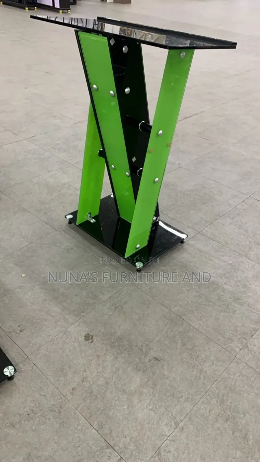 Neat Tempered Glass Pulpit