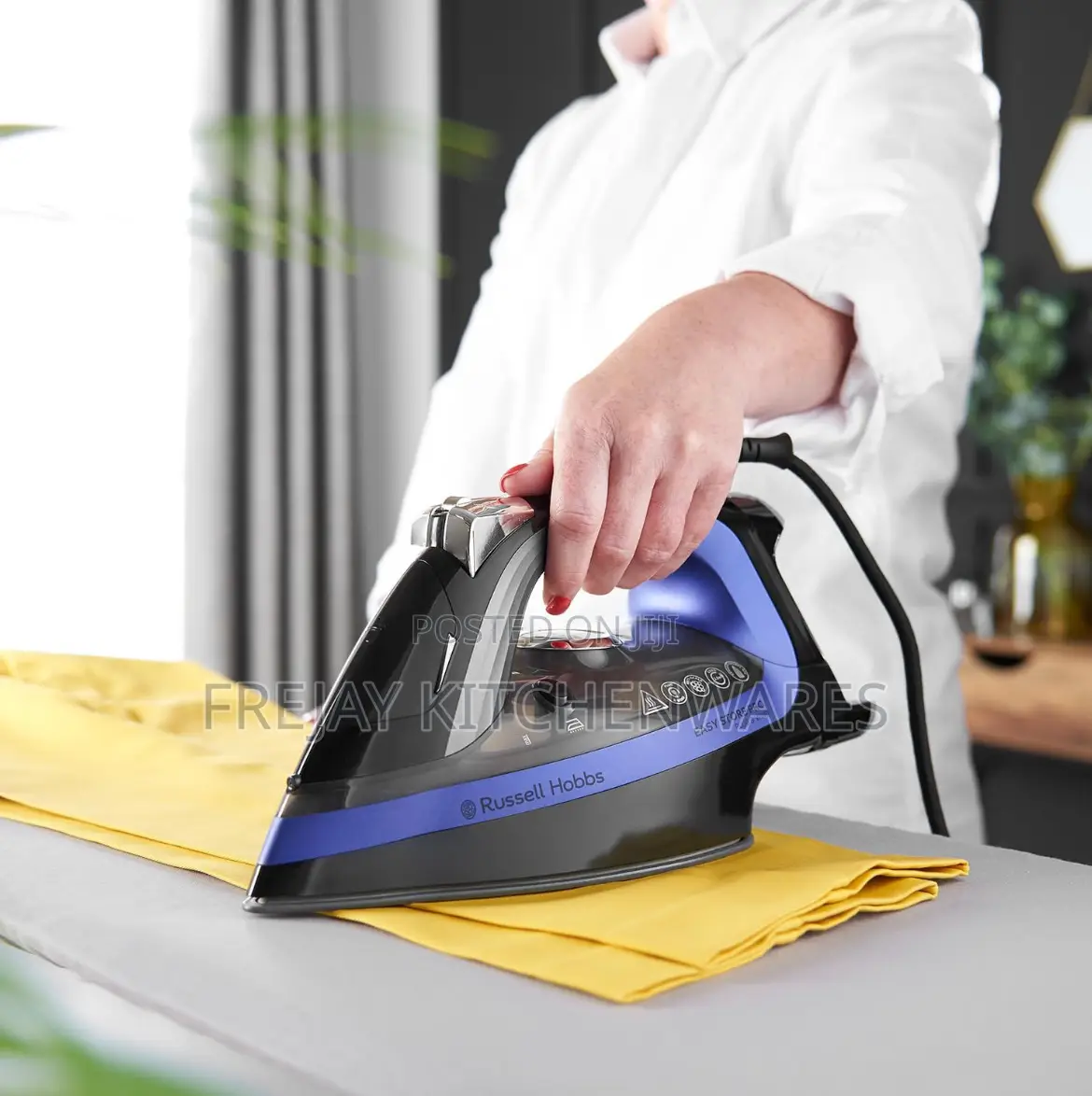 Russell Hobbs Easy Store Pro Plus Steam Iron